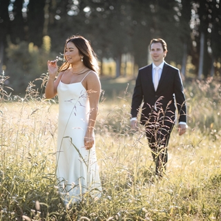 Sara & Ben beim Spaziergang – glückliches Paar nach dem Kennenlernen über Afro Love